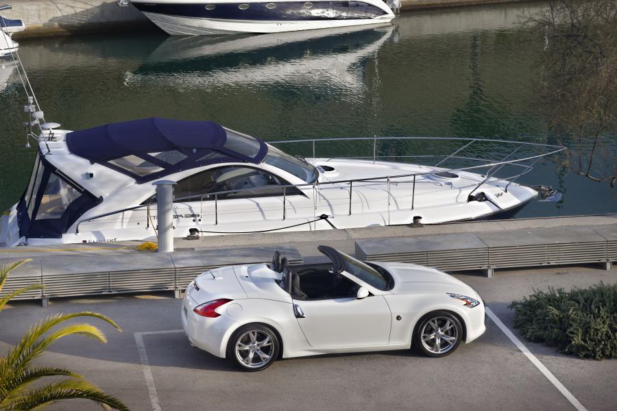  Nissan 370Z Roadster 2011 года  (фото 7 из 16)